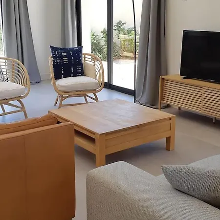 Villa Maison Contemporaine Au Paradou. Piscine. *